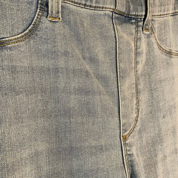Judy Blue Women's size 14W Skinny Fit Light Wash Jegging Jeans Stretchy Pull-On - Picture 3 of 6